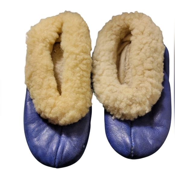 Vintage Handmade Blue Baby Moccasins,  sized for 18-24 months - Picture 1 of 5